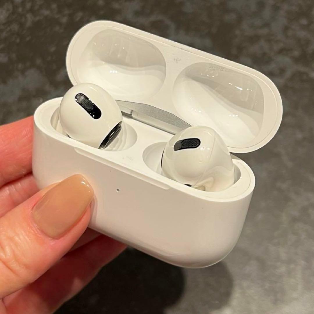 【付属品つき】AirPods pro 第一世代 ワイヤレス充電ケース付き