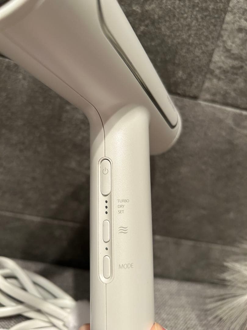 フェスティノ　ツヤモイストドライヤー　ホワイト