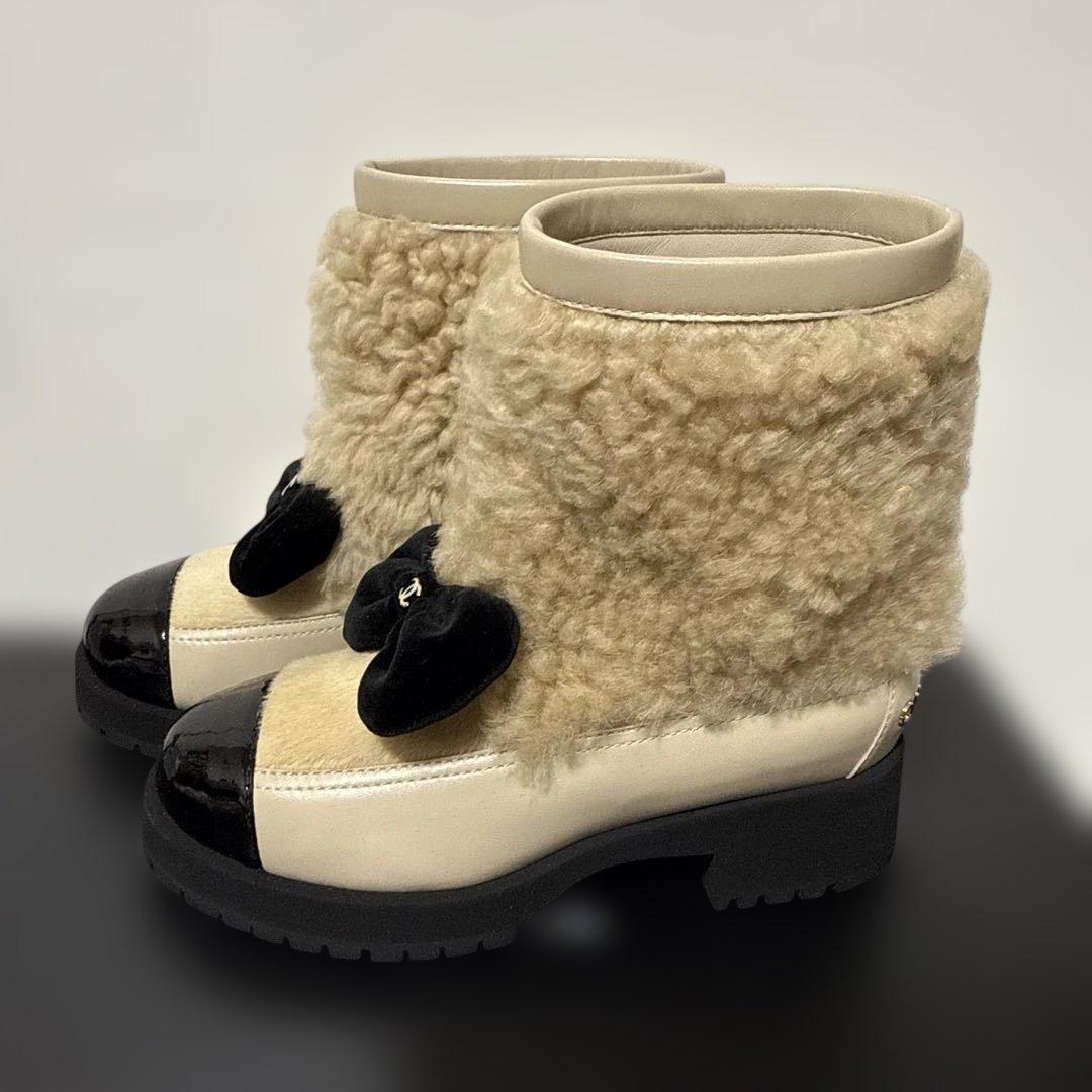 CHANEL ムートンブーツ ベージュ/ブラック