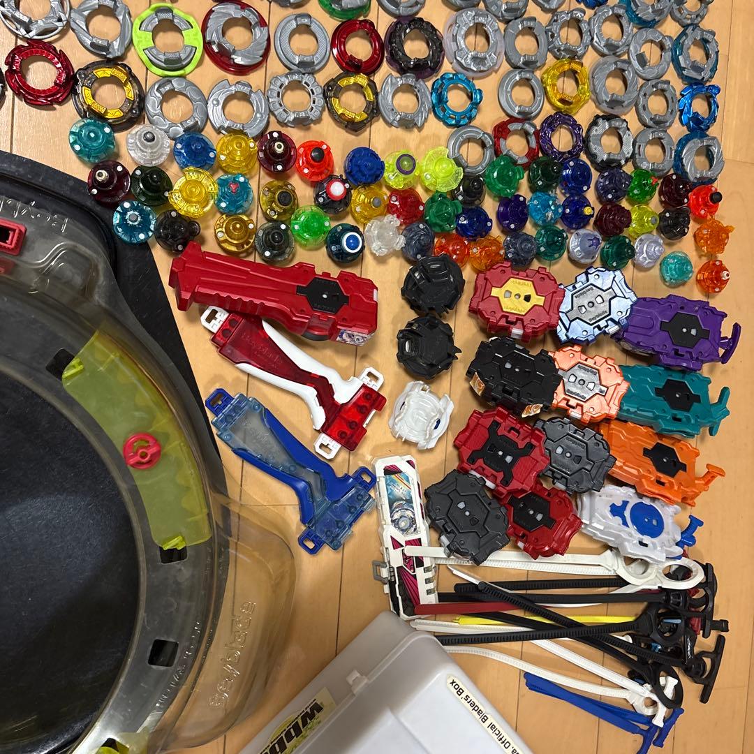 ベイブレードバーストセット 約100個 + バトルスタジアム