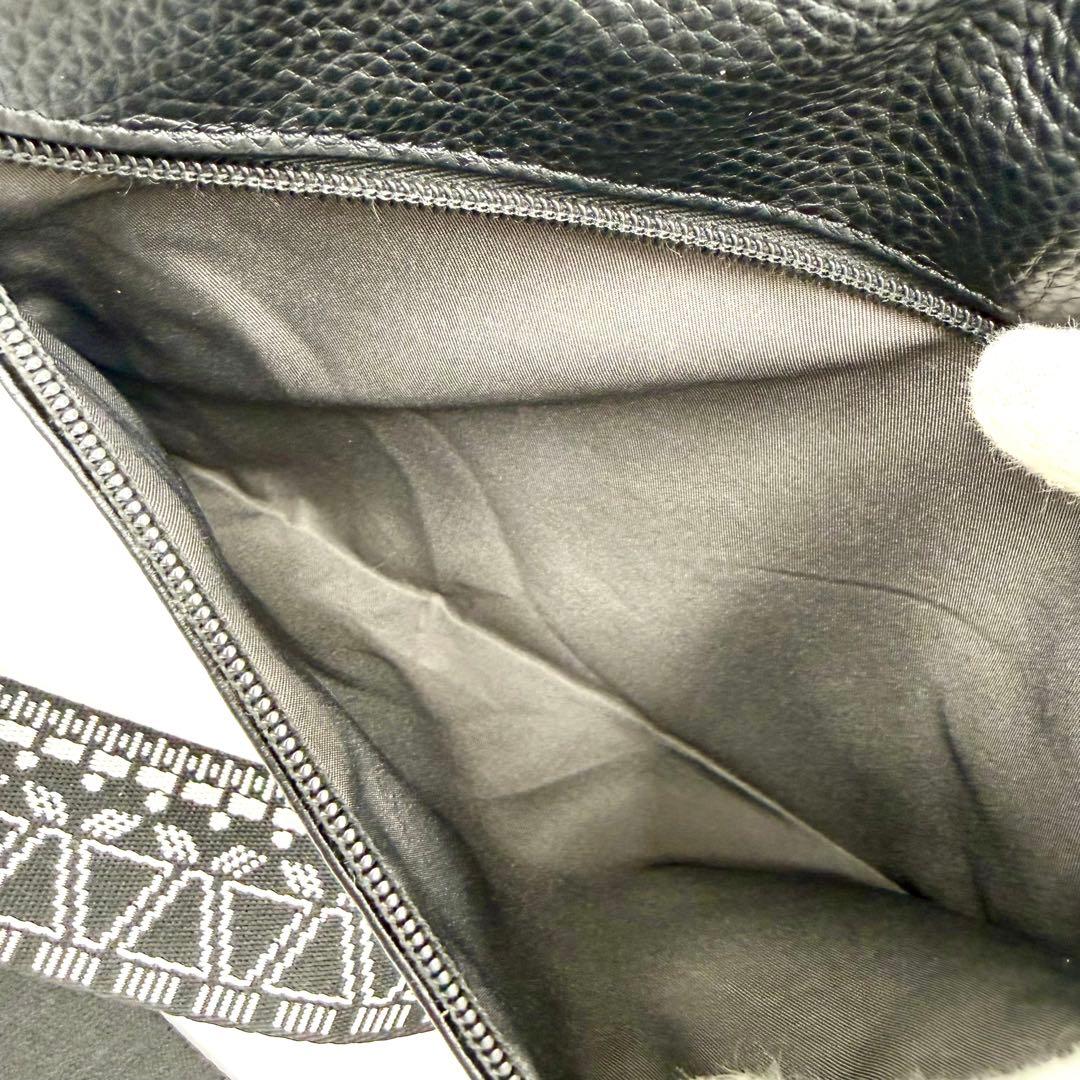 WEB限定イアパピヨネ 柄ワイドテープ ショルダーバッグ ブラック 幾何学 模様