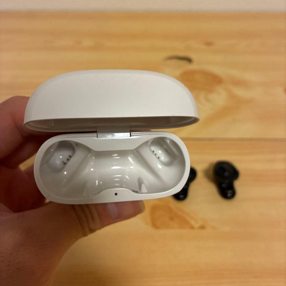 ケースとイヤホン色違い　Bose QuietComfort Earbuds II