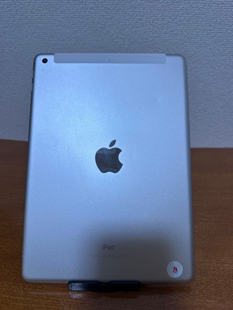 iPad 9.7インチ (第5世代) 128GB WiFi + セルラー