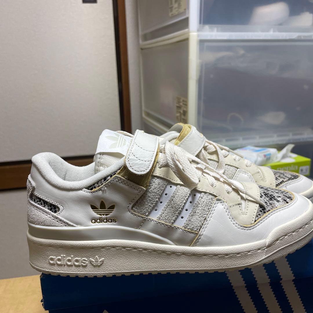 SNS × adidas forum 84 スニーカー