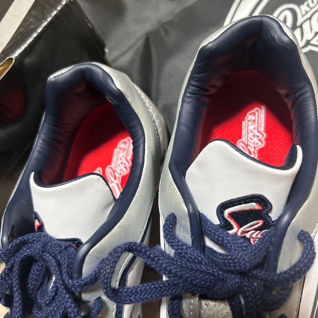 ほぼ未使用　久保田スラッガー　ポイントスパイクホワイト/ネイビー　収納袋付き