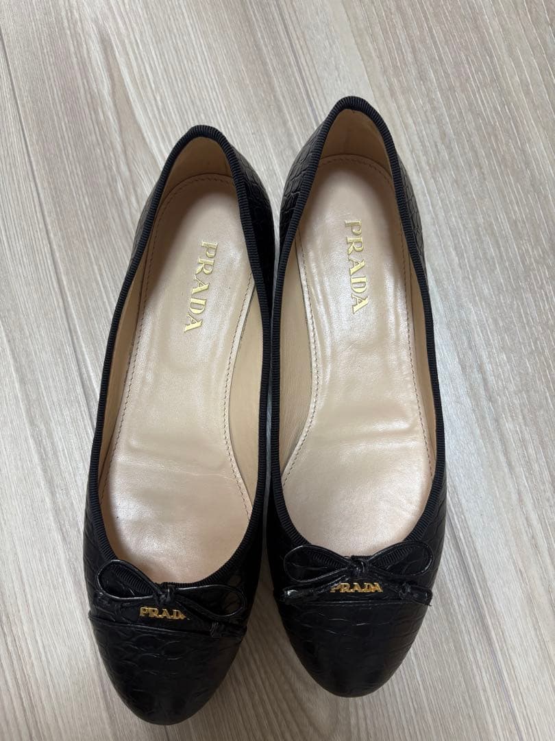 PRADA ブラック フラットシューズ