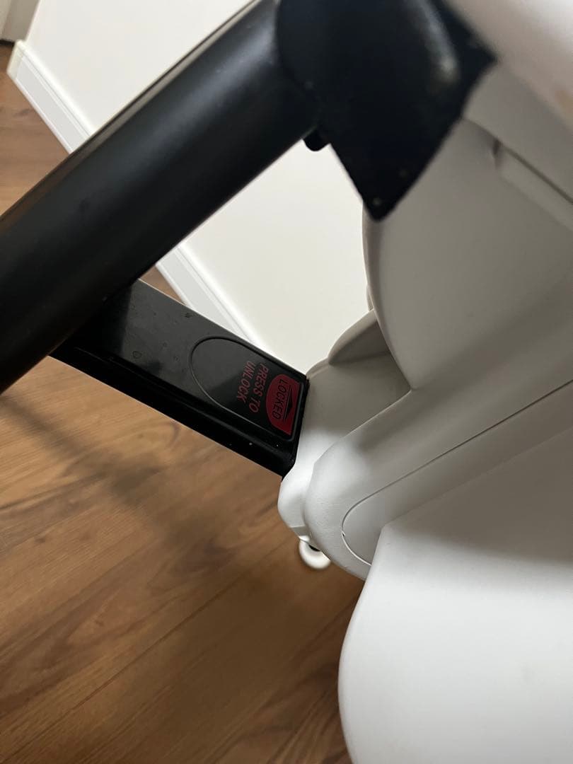 【廃盤品】ベビービョルン　ハイチェア ホワイト　ハーネス付き