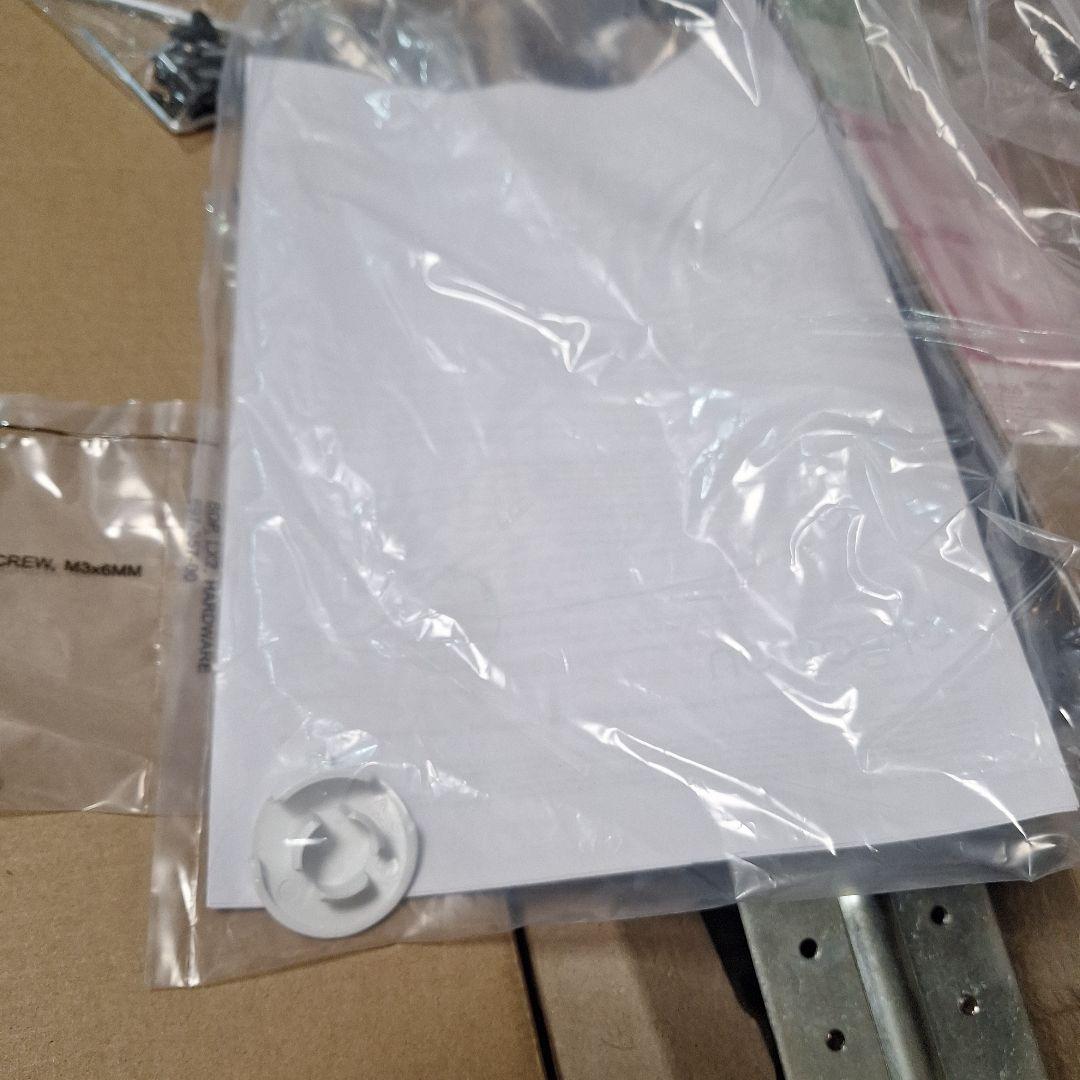 エルゴトロン　ホワイト モニターアーム 取り付けネジ付き