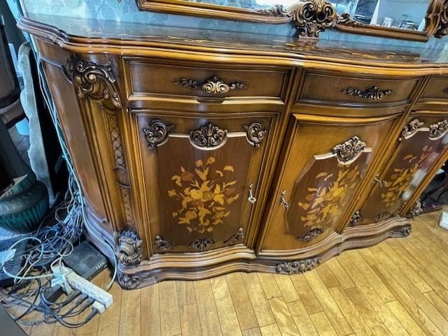 バロック様式 木製サイドボード