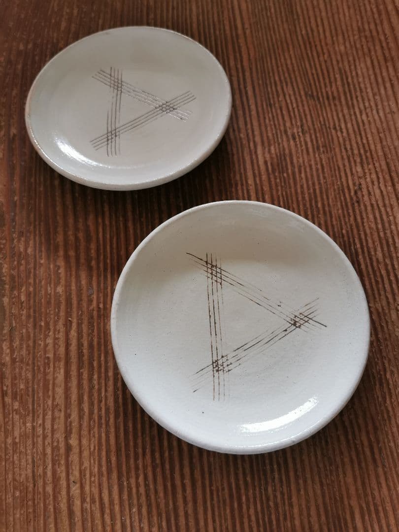 花岡隆 白粉引き 線掻き 赤茶紫 菓子皿 2枚セット 花窯 バーガンディ 新品
