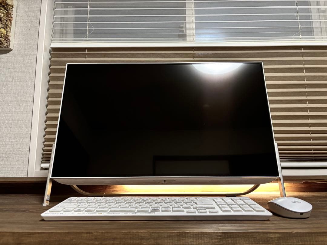 【送料込み！】本体モニタ一体型パソコン　富士通_FMVF70D1W