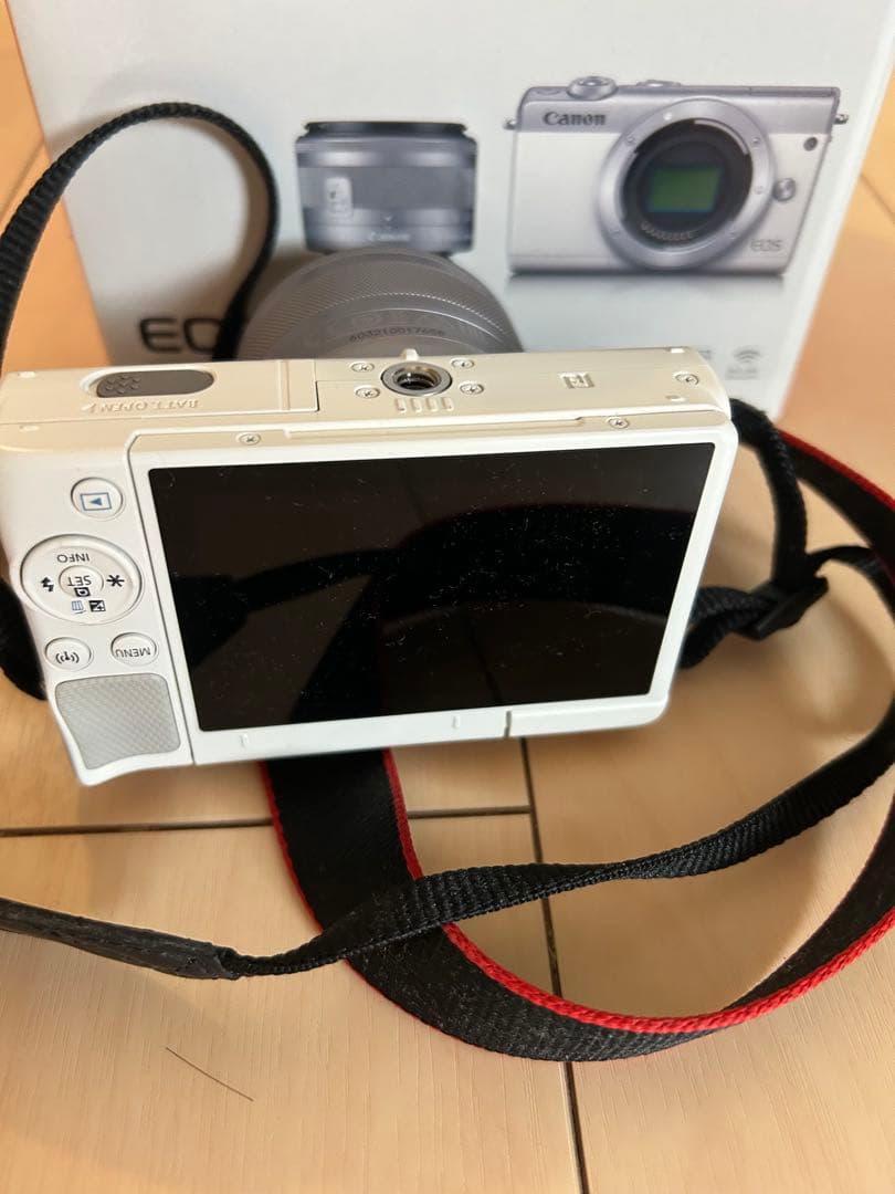 Canon EOS M100 ホワイト EF-M15-45 IS STM