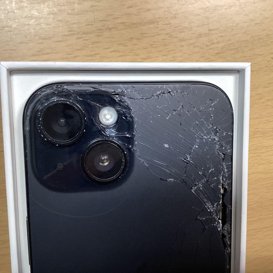 iPhone 15ブラック ケース付き