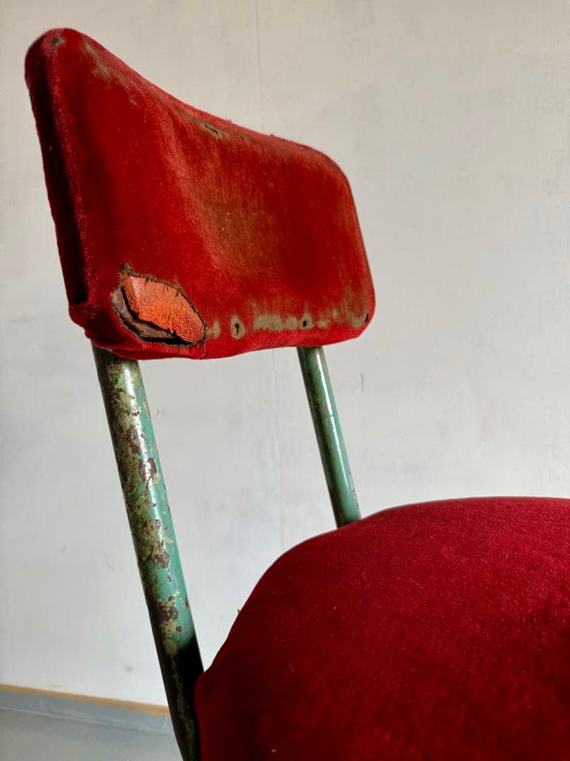 鉄脚 椅子 モケットチェア 電車？