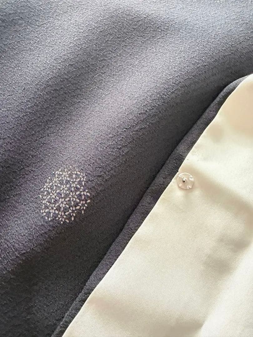 【小紋】　濃紺お召絹地に 雪輪　飛び柄　彫りと染め作家物　素敵な装い