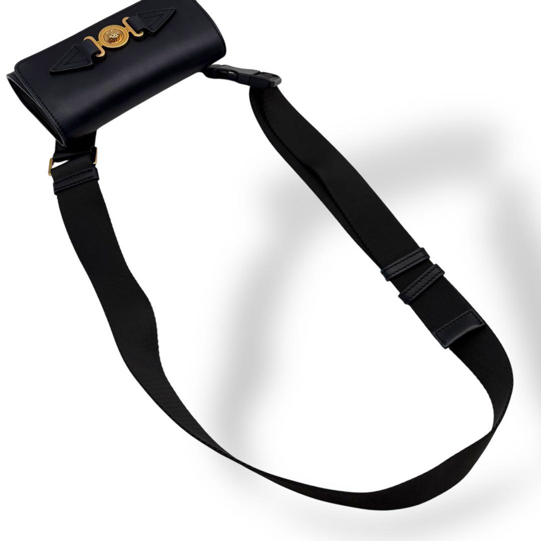 専用 ヴェルサーチェ ショルダーバッグ レザー ブラック ビギー フラップ ロゴ