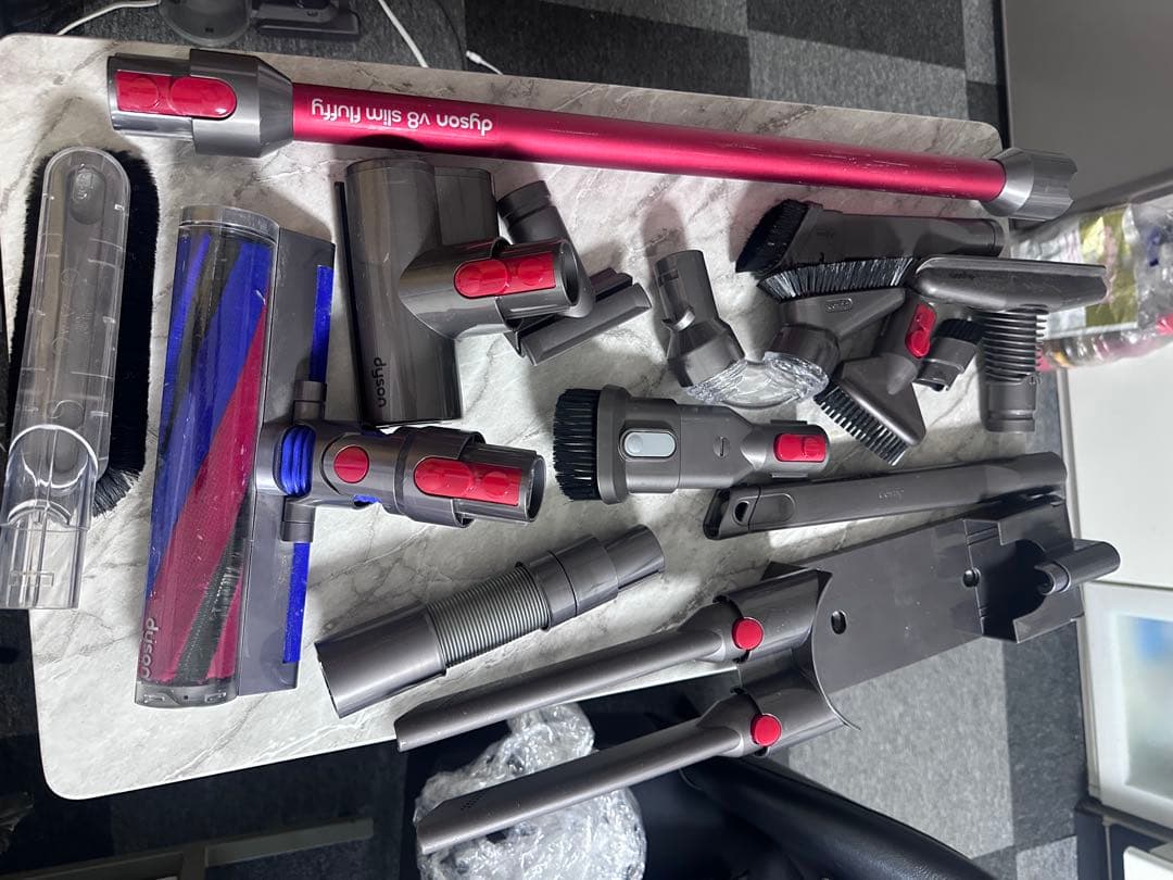 dyson ダイソン　V8 Slim Fluffy SV10K