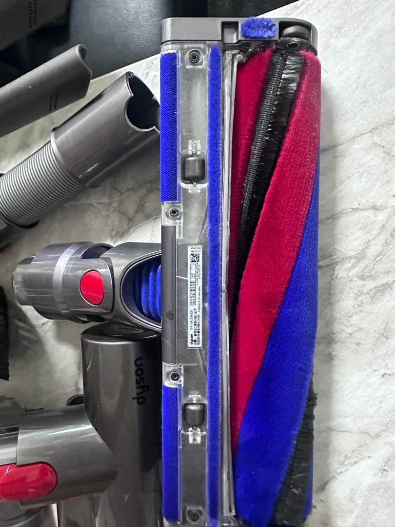 dyson ダイソン　V8 Slim Fluffy SV10K