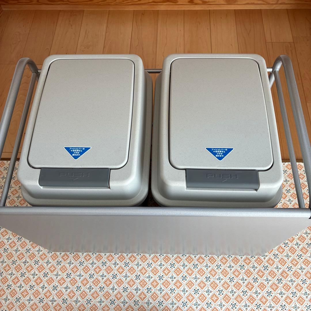 クリナップ　ごみ箱２個　キャスター付き