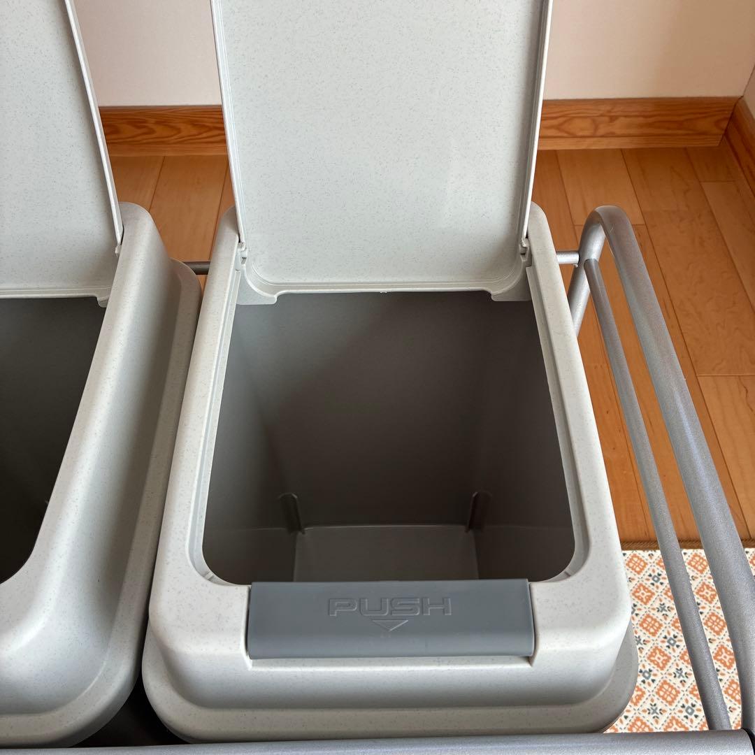 クリナップ　ごみ箱２個　キャスター付き