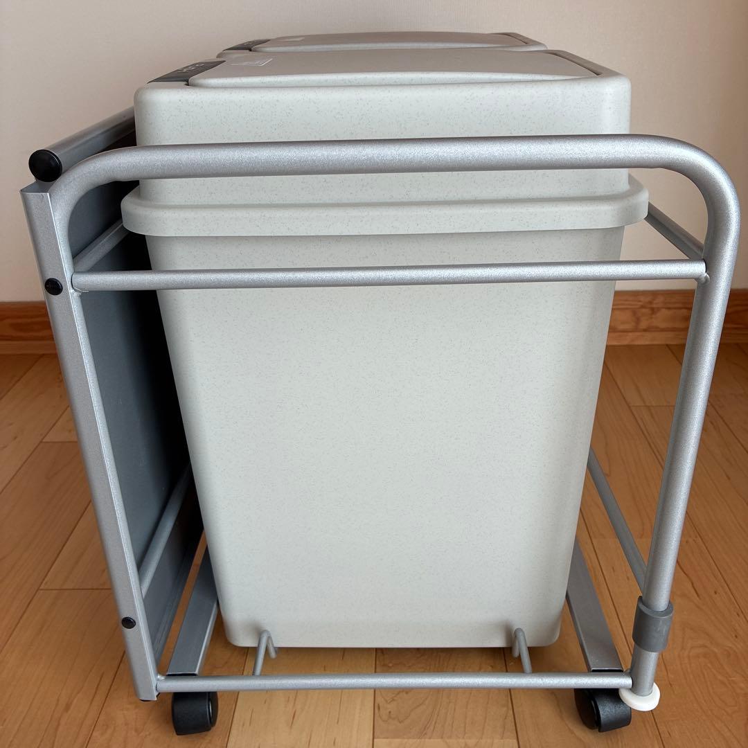 クリナップ　ごみ箱２個　キャスター付き