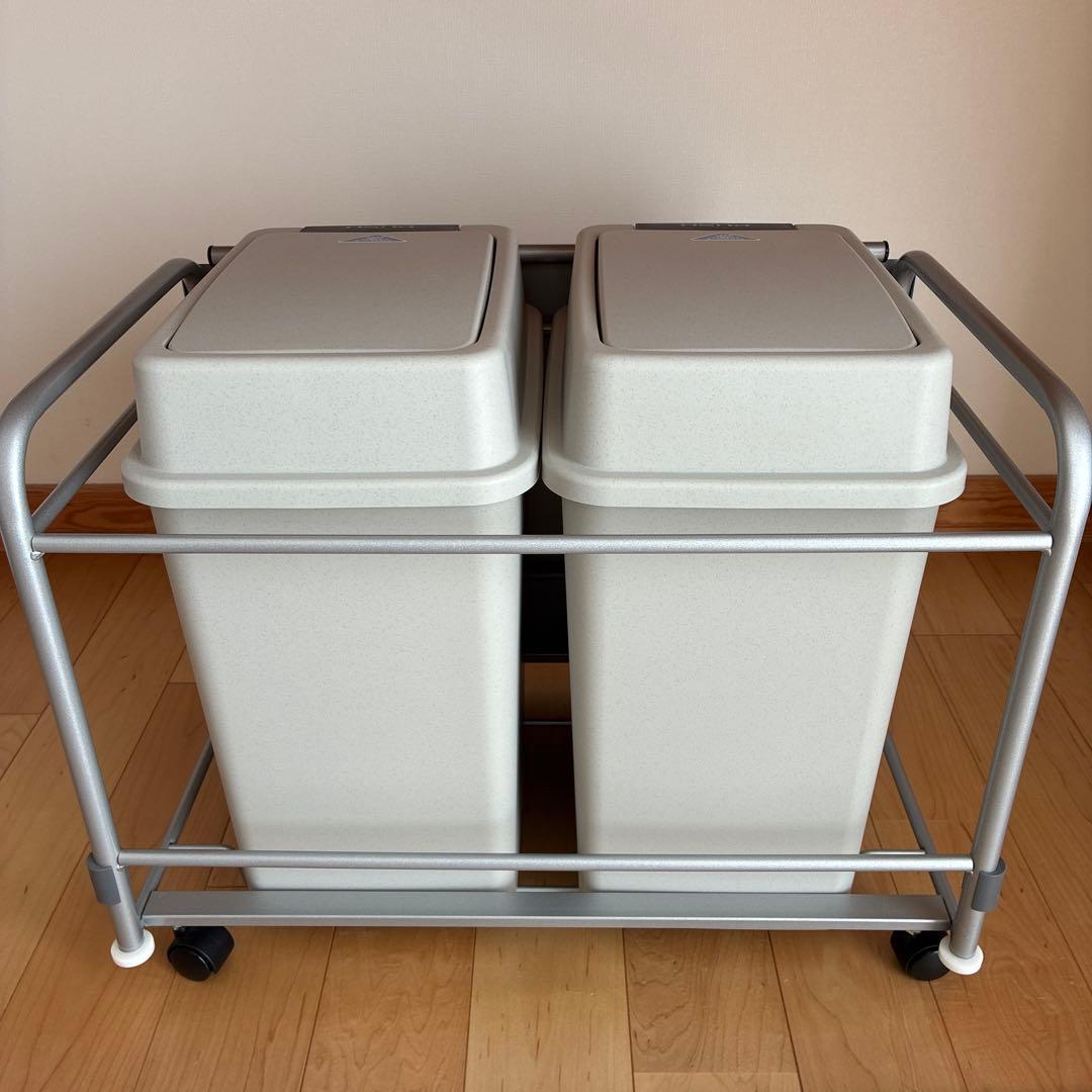 クリナップ　ごみ箱２個　キャスター付き