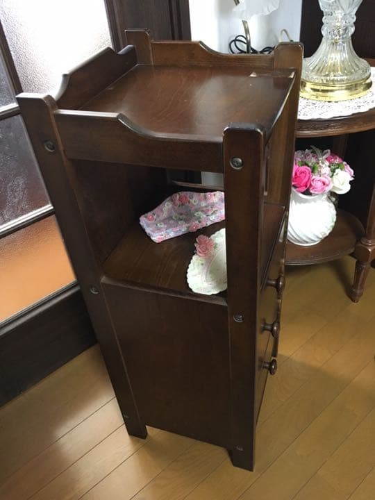 サイドテーブル