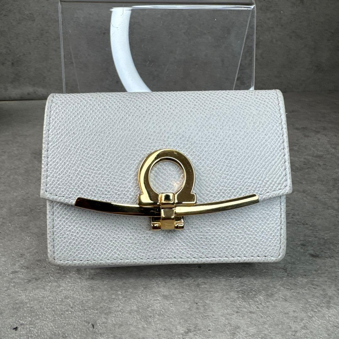 美品！サルヴァトーレフェラガモ カードケース ガンチーニ　レザー名刺ケース