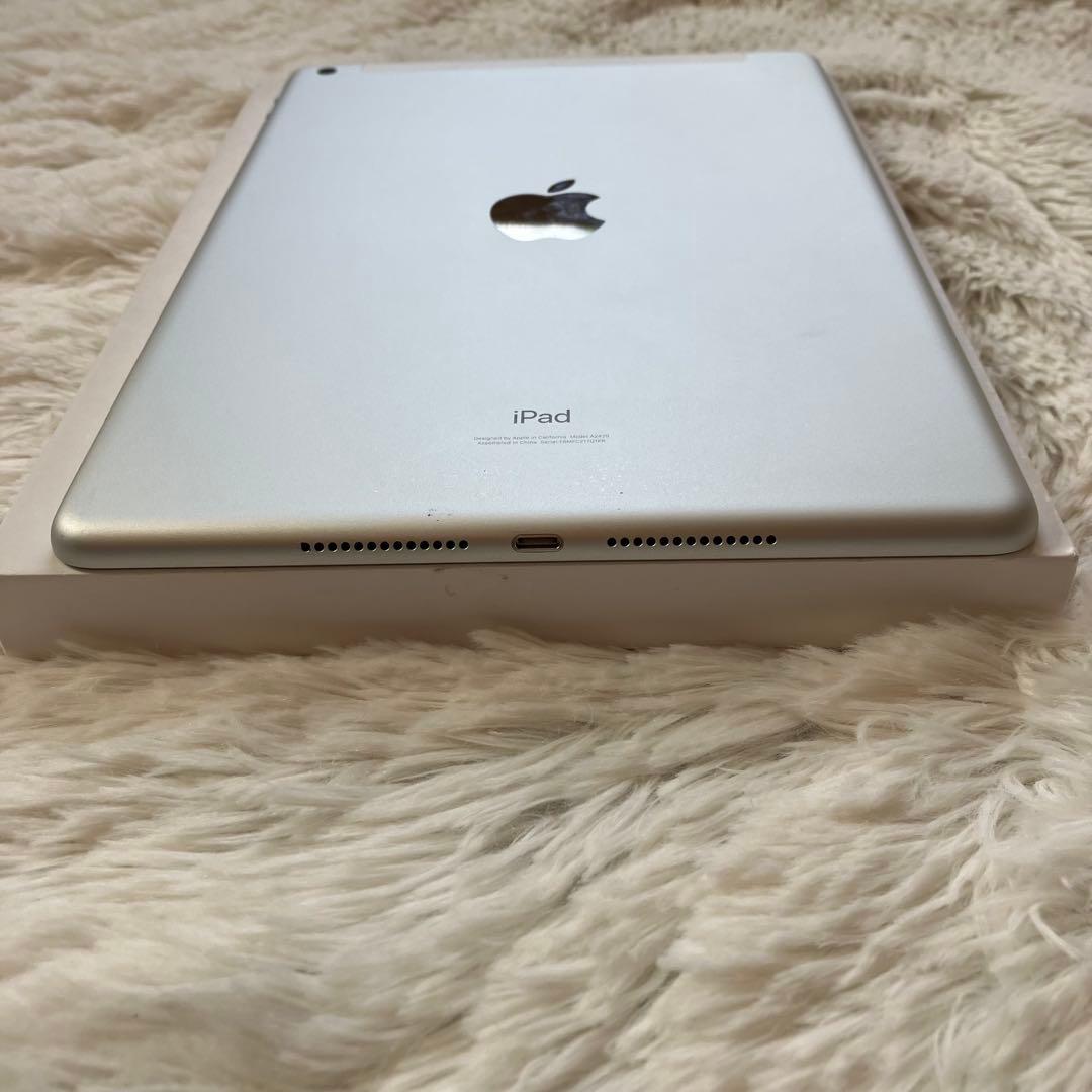 【早い者勝ち】iPad 第８世代 128GB SIMフリー 【即発送】【付属品】