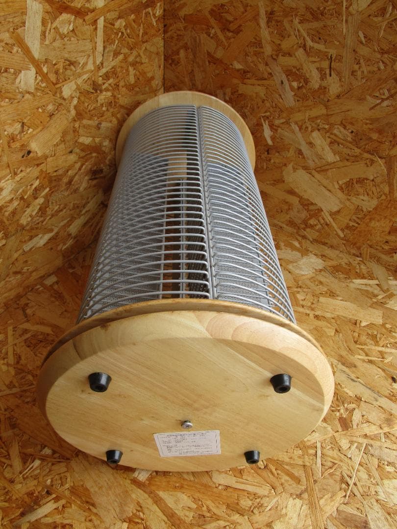 おしゃれなCDラック 木製と金属製 縦型　（CD合計144枚収納可能）