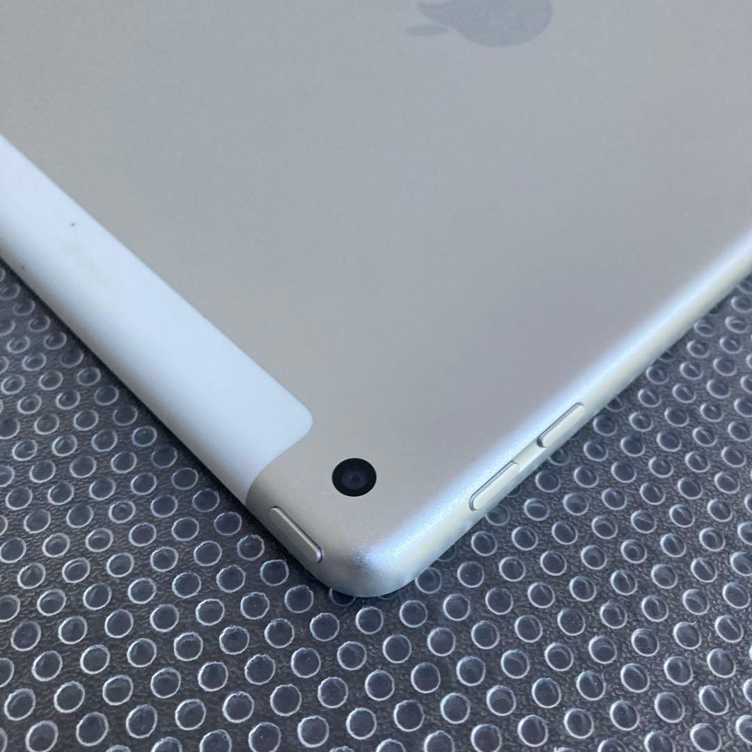 3185 美品☆電池ほぼ新品☆iPad6 第6世代 32GB SIMフリー☆