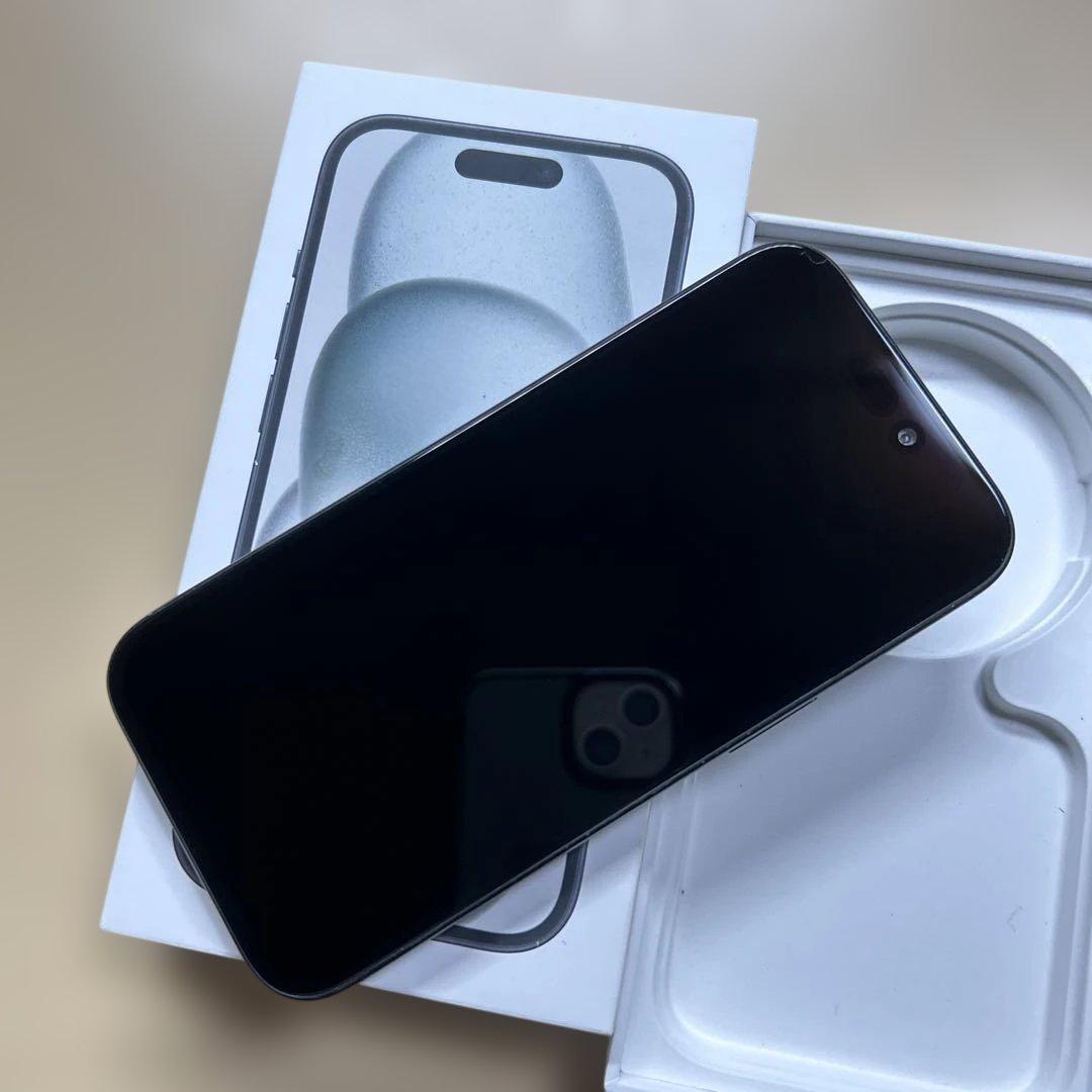 iPhone15 128GB SIMフリー　ブラック　背面割れあり