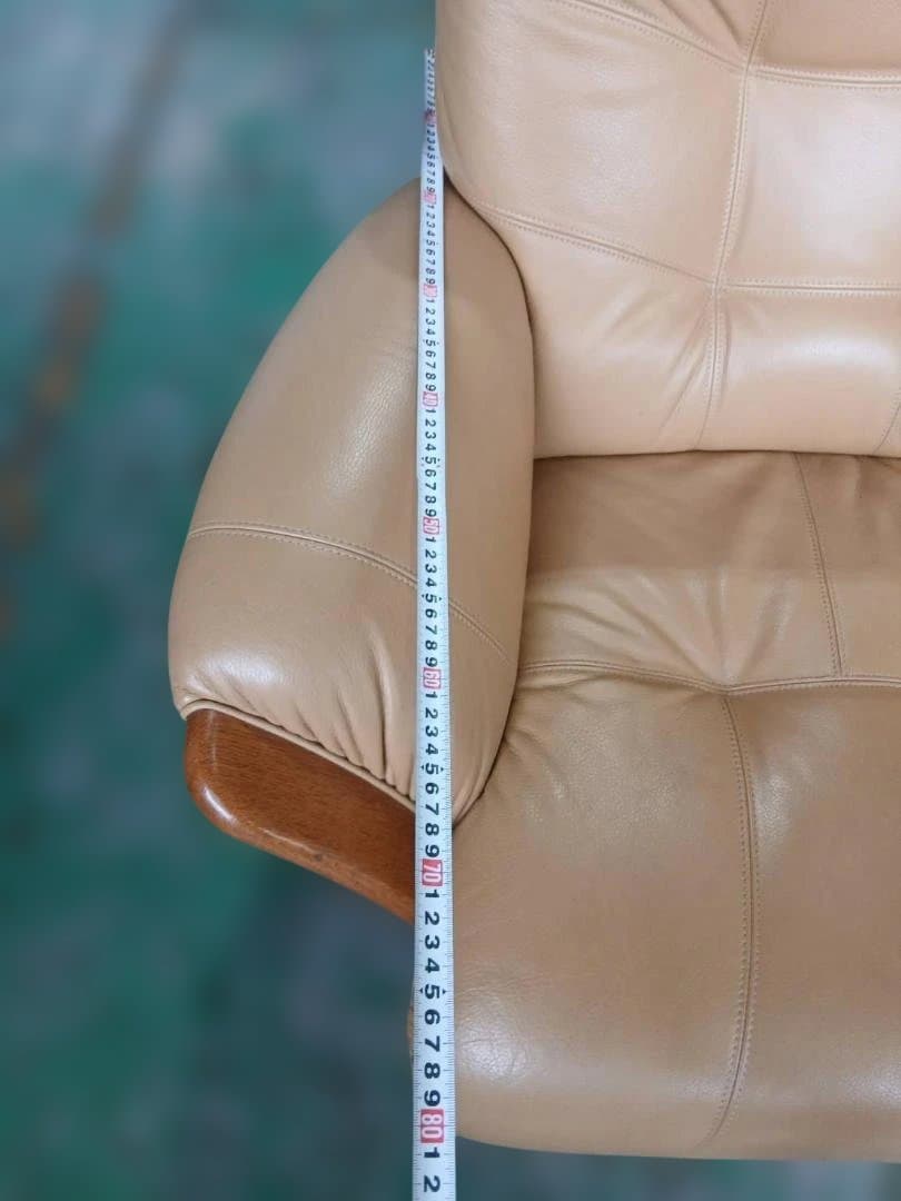 ベージュ レザーソファ 2人掛け 木製アームレスト