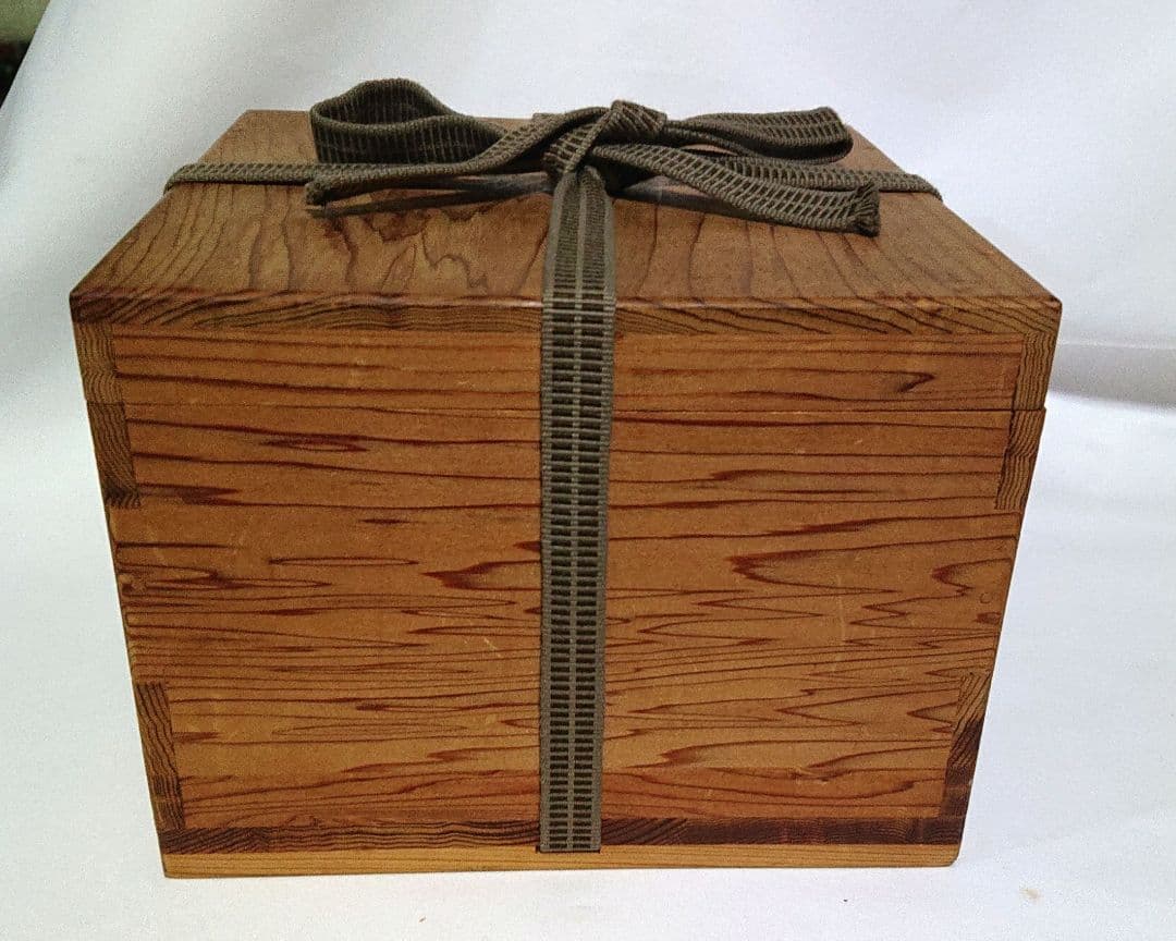 鈴木五郎作茶碗陶器製の不規則な形状の器