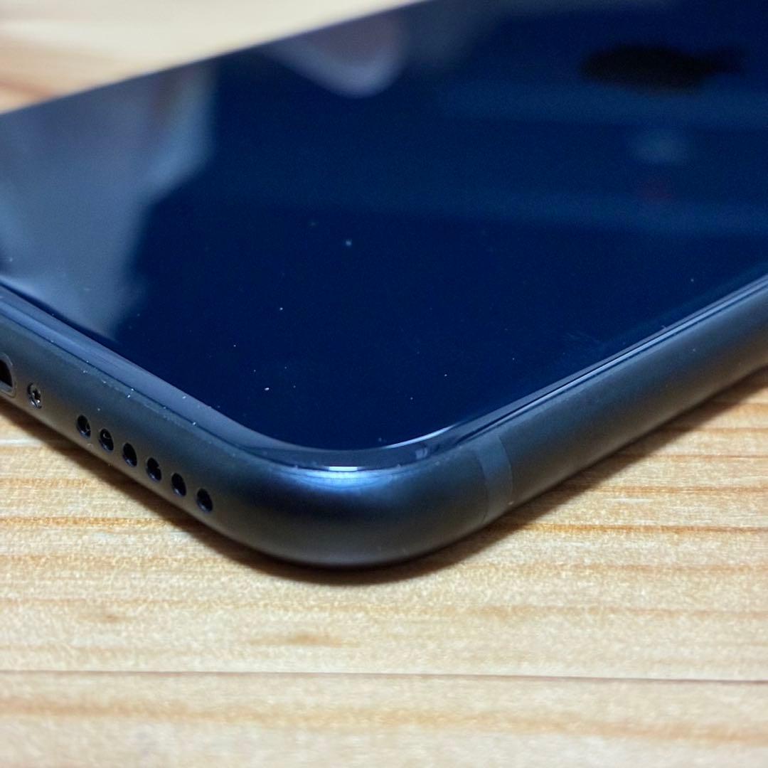 エ*ツ様 バッテリー新品　iPhoneSE第3世代64GB SIMフリー　美品