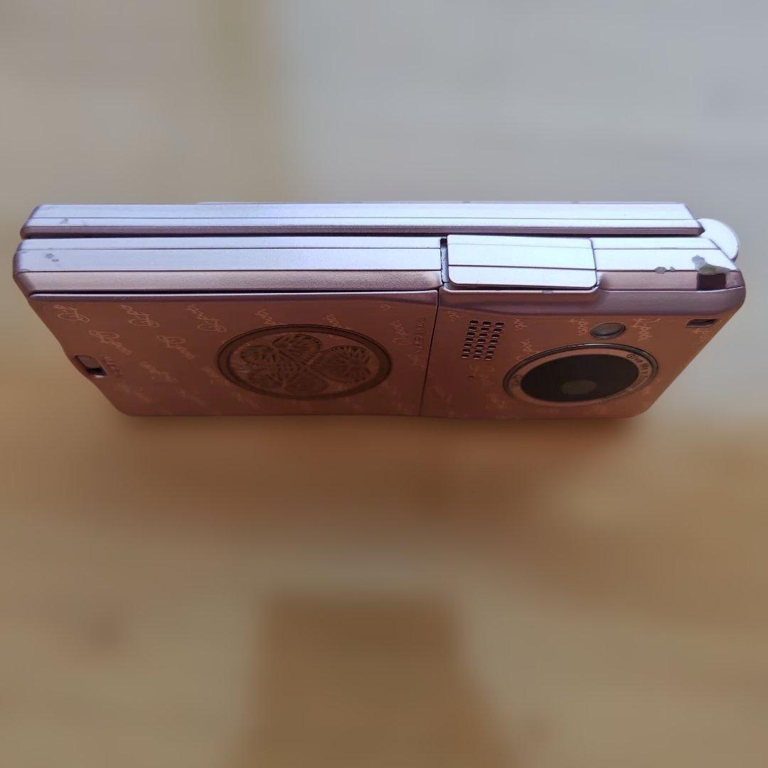 Q-pot Melty Strawberry ピンク　ガラケー