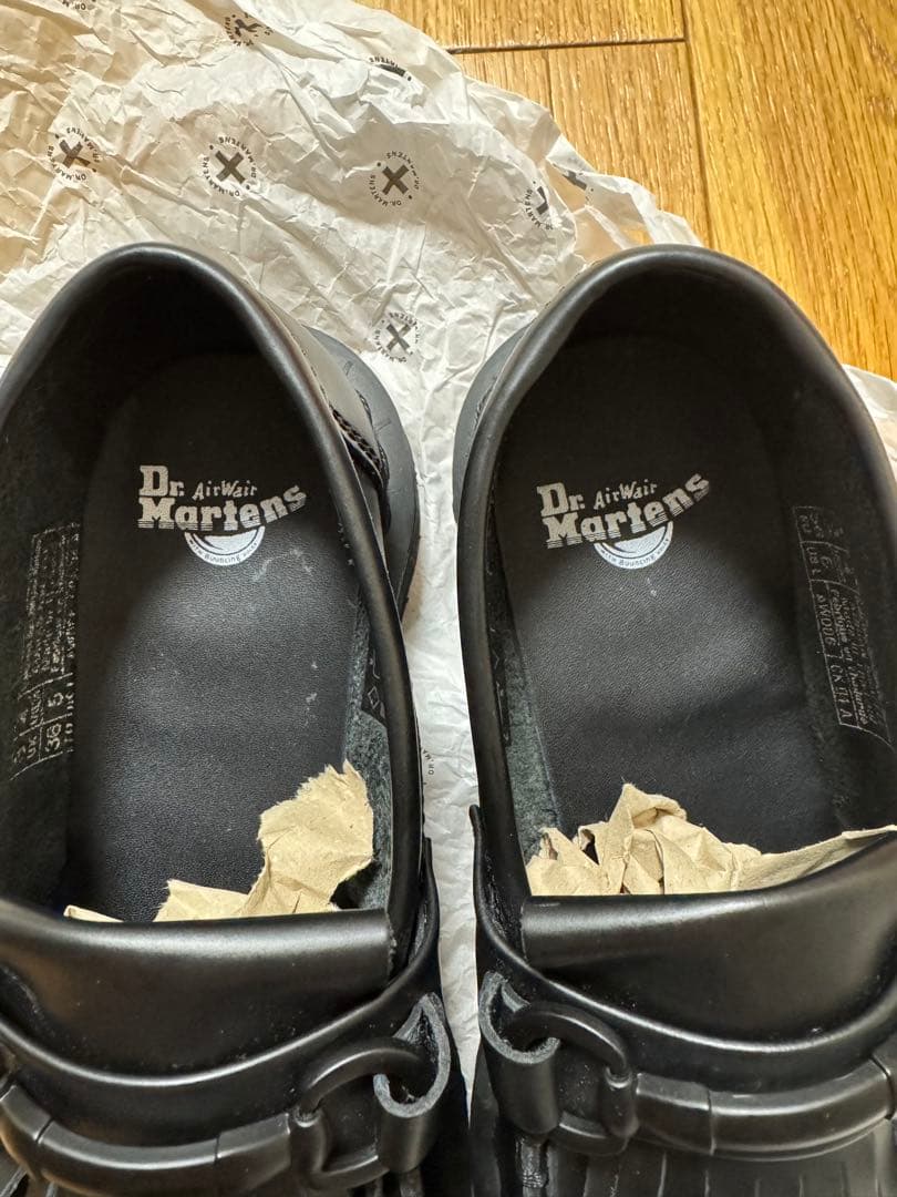 Dr. Martens ブラックローファー フリンジ付き