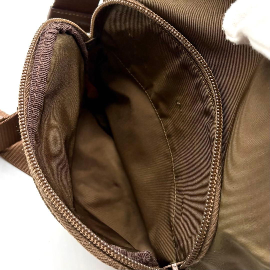 【極美品】プラダ ショルダーバッグ 近年モデル ナイロン サフィアーノ カーキ