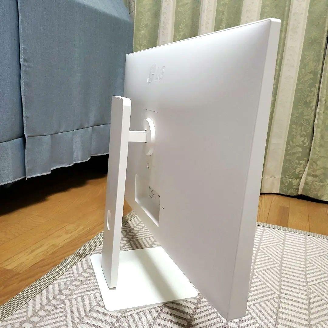 LG スマートモニター 32SQ780S-W（注:スタンドのみ後継機のもの）