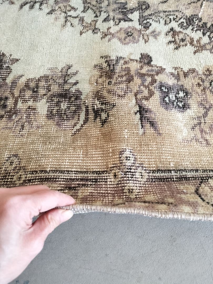 ベージュとパープル味グレー　ヴィンテージラグ　石田ゆり子さんNo.711