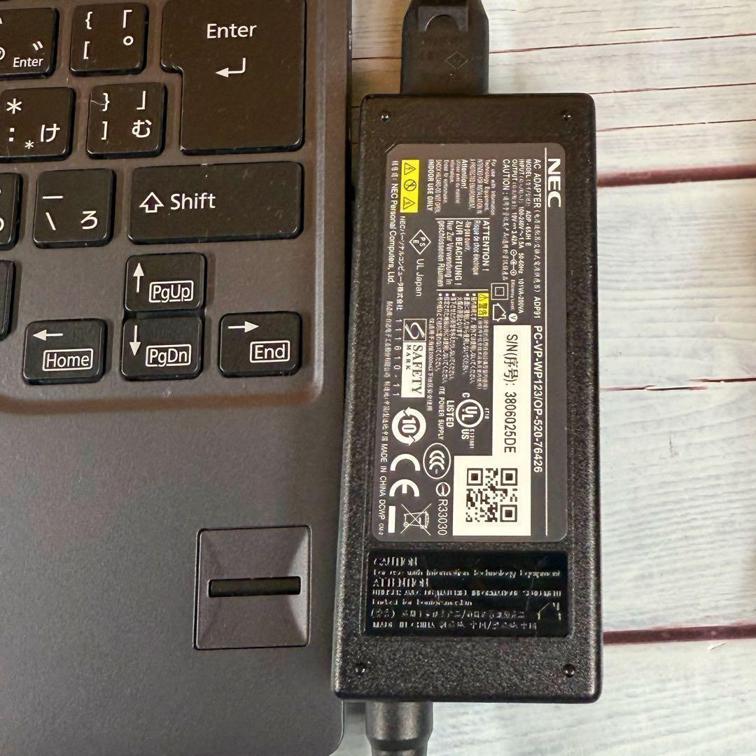 売れてます❣️薄型軽量ノートPC❣️メモリ8GB☘️SSD☘️Windows11