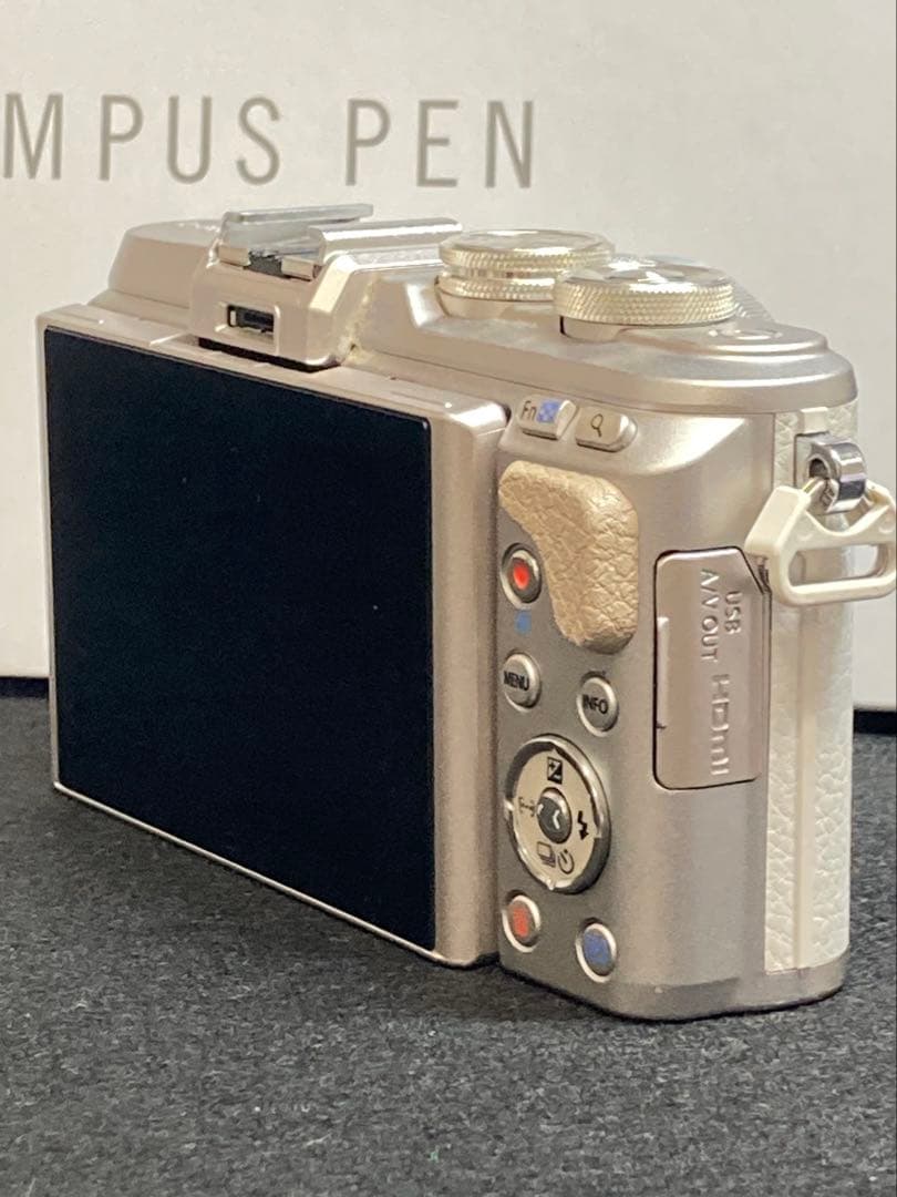 Olympus PEN E-PL8ミラーレス一眼 望遠レンズ付き 付属品多数