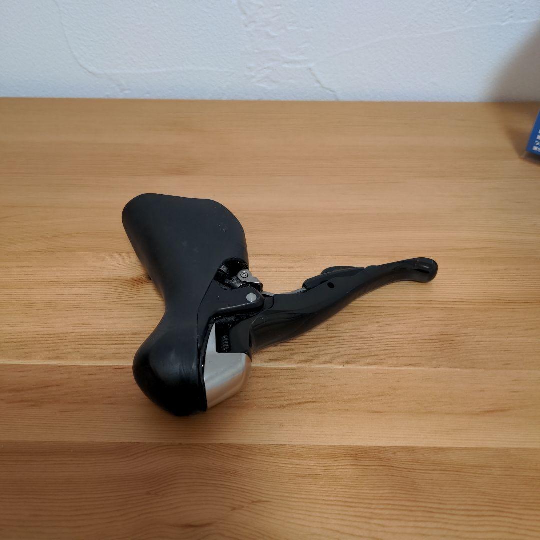 ST-5700 105 2x10s シマノ　新品ブラケットカバー