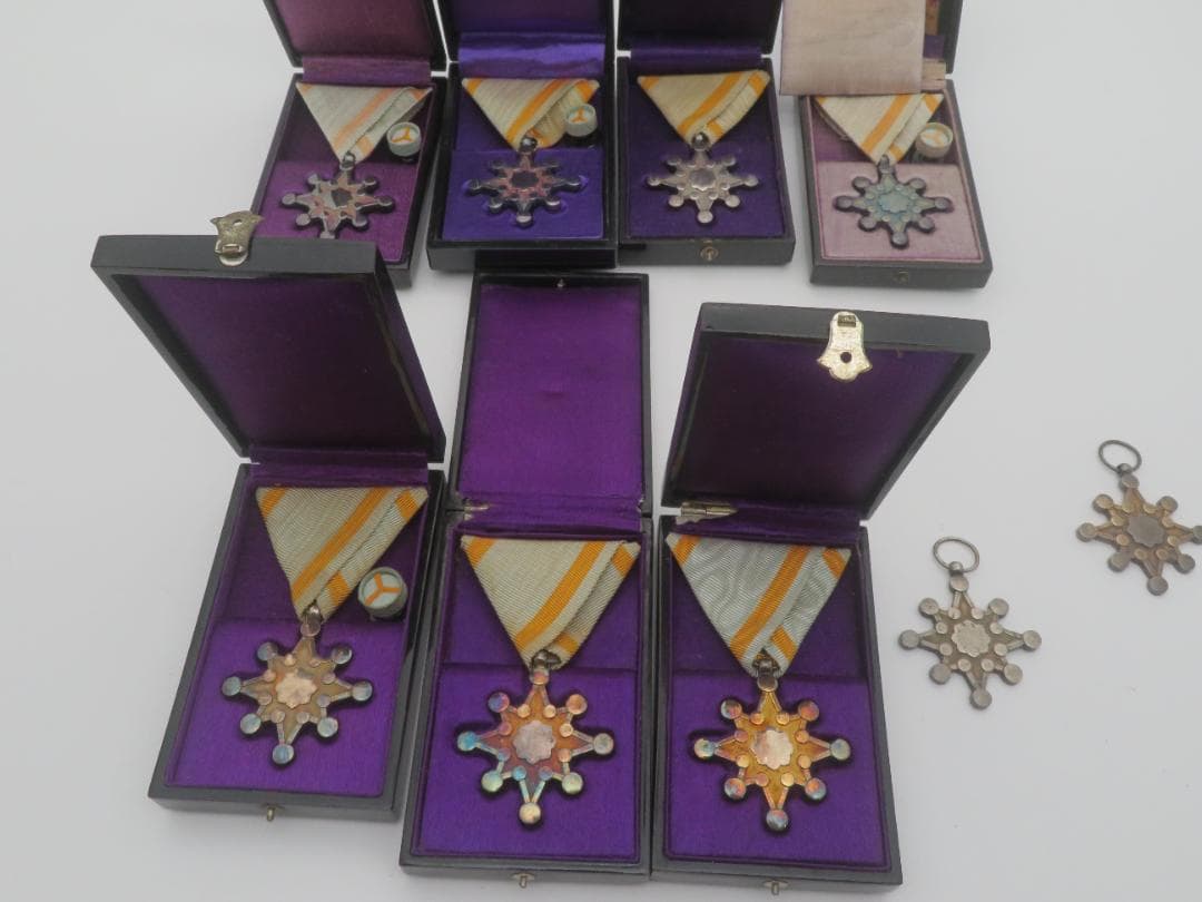 A16. 勲七等瑞宝章　勲八等瑞宝章 記章 勲章 銀メダル9点