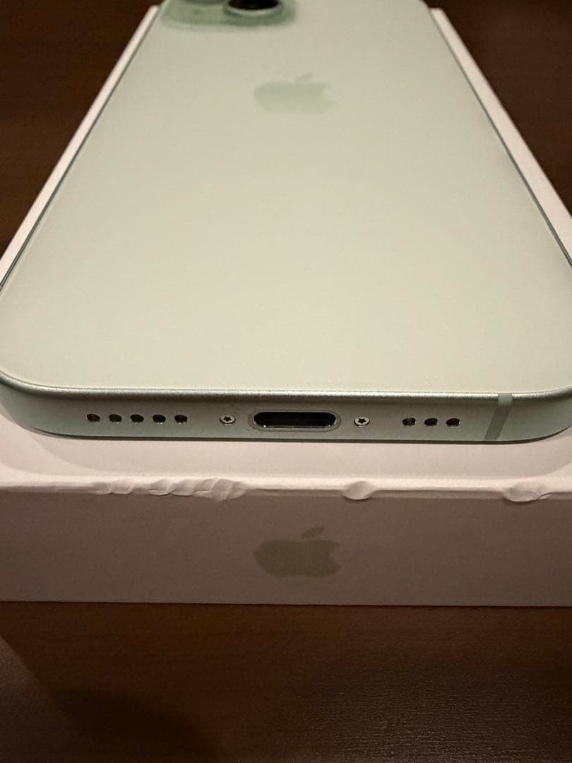 美品　iPhone15 グリーン　128GB