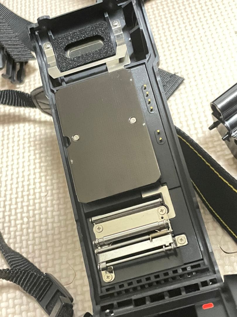 NIKON F１００ フィルムカメラ　バッテリーグリップ、ストラップ