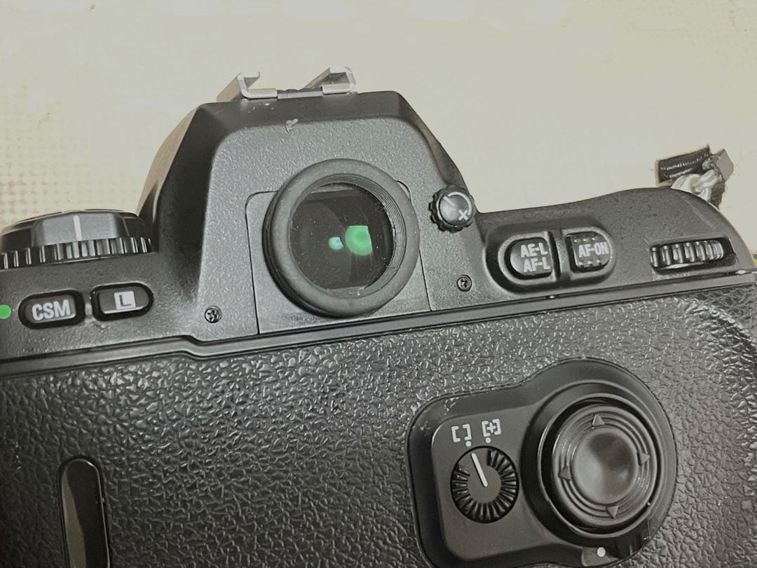 NIKON F１００ フィルムカメラ　バッテリーグリップ、ストラップ