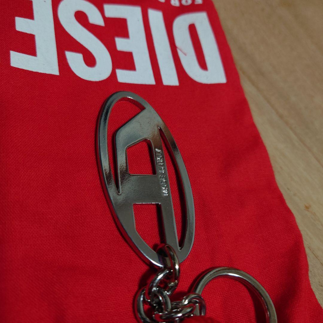 新品未使用 DIESEL ロゴ キーホルダー X08462PR581