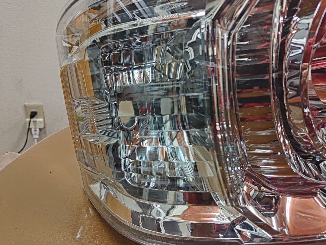 ハイエース純正LEDヘッドライト右側ジャンク　Koito26-137