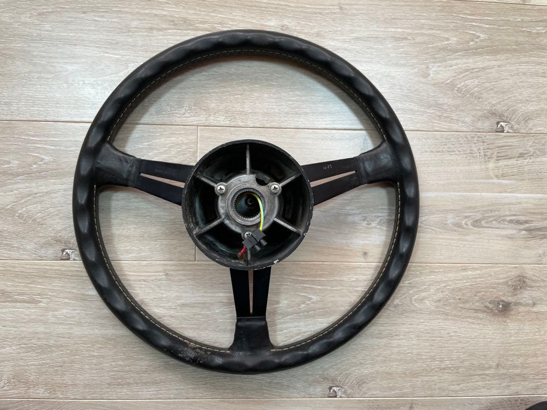 NARDI ナルディ　3スポーク レザー ステアリングホイール T-02ボス付き